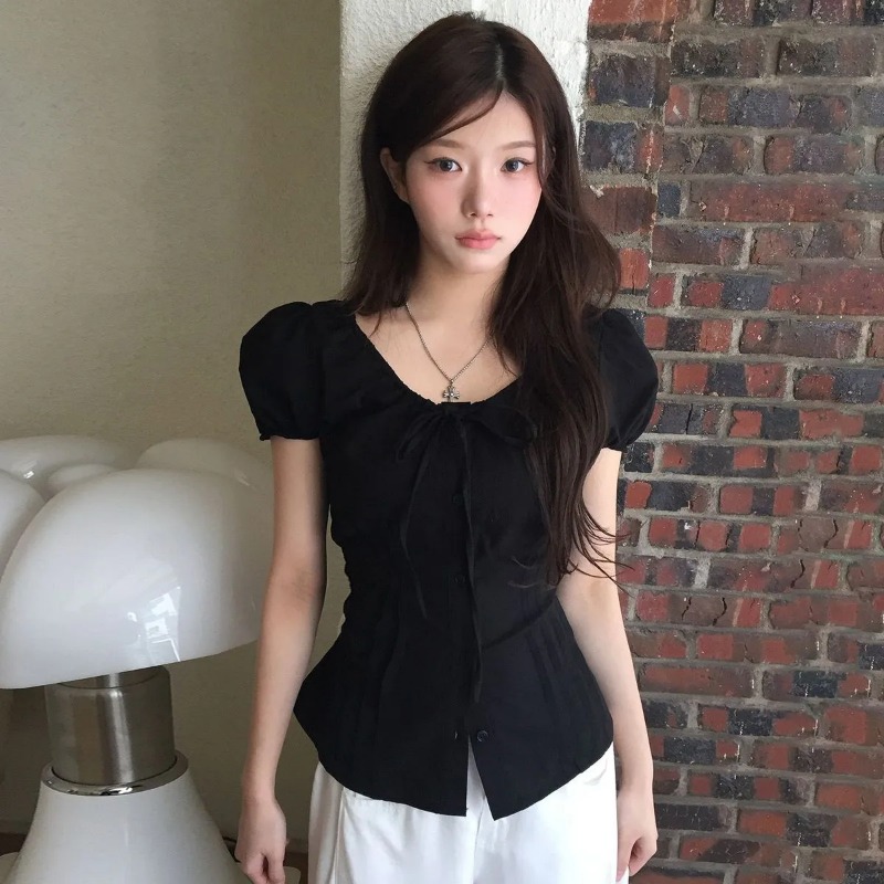 Tie Front Shirt - Zwarte damesblouse met pofmouwen, V-hals, strik